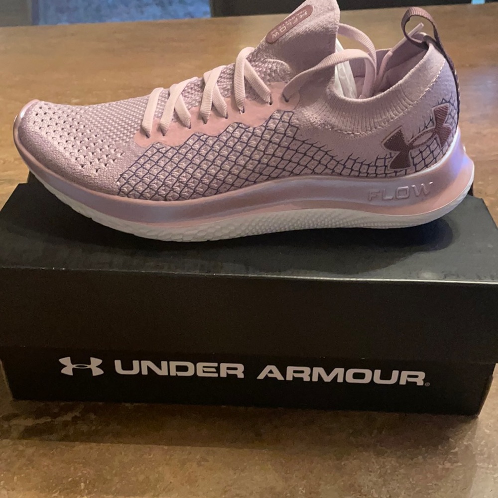 Women under Armour flow velocity SE size 8 retail $130